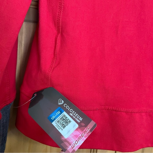 Colosseum Wisconsin Badgers Quarter Zip Hoodie Size Medium NWT - Picture 8 of 10